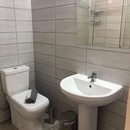 Alexandra'S By Gold Center Suites